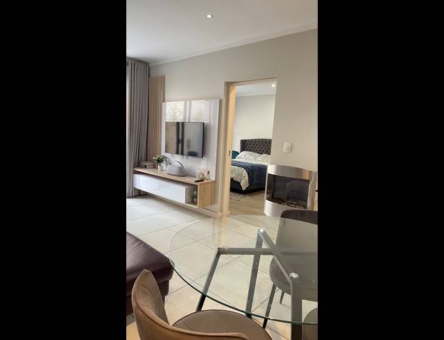 2 BEDROOM APARTMENT FOR SALE IN BRYANSTON